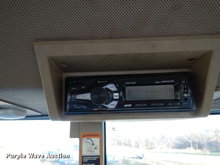 image for item FG9695 1996 John Deere 7600  tractor