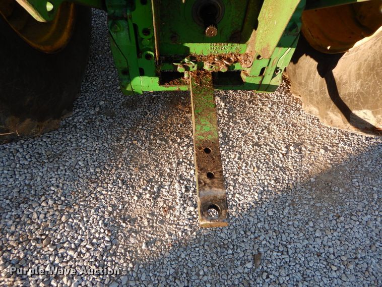 image for item FG9695 1996 John Deere 7600  tractor