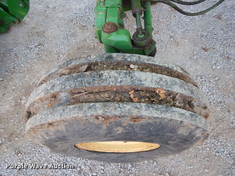 image for item FG9695 1996 John Deere 7600  tractor