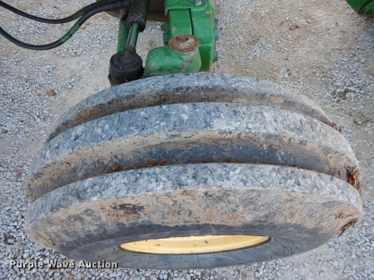 image for item FG9695 1996 John Deere 7600  tractor