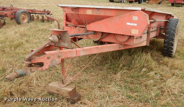image for item FW9824 Massey-Ferguson 110 manure spreader