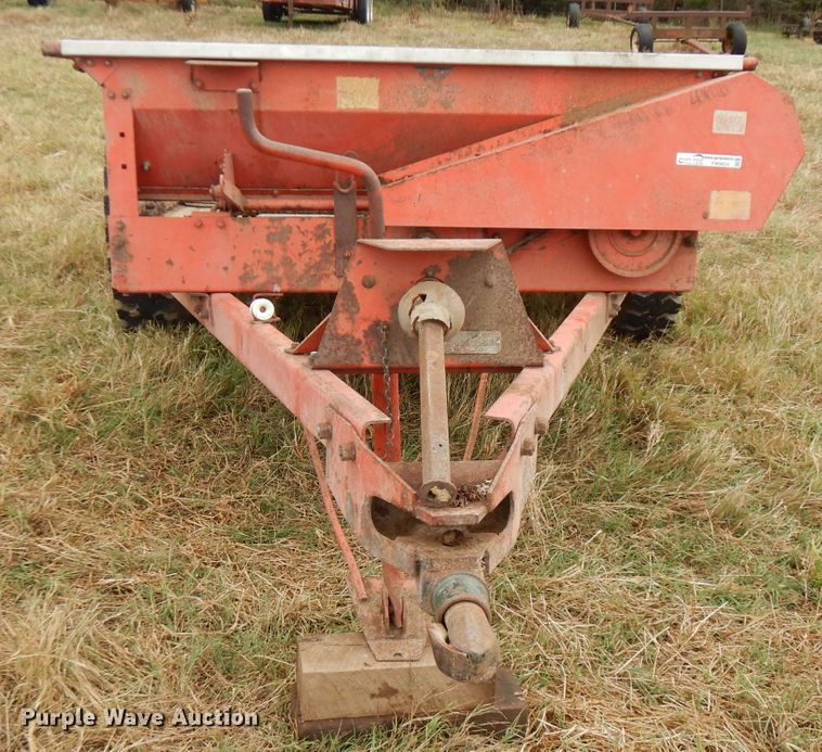image for item FW9824 Massey-Ferguson 110 manure spreader