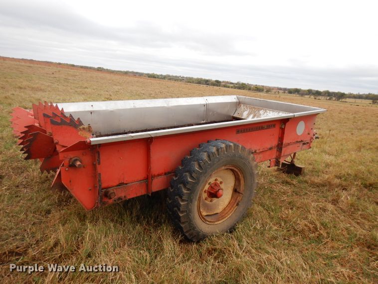 image for item FW9824 Massey-Ferguson 110 manure spreader