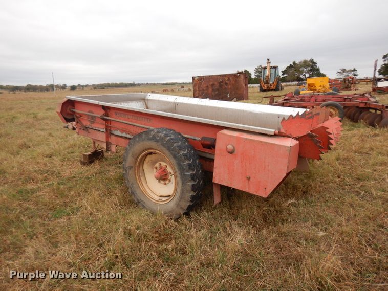 image for item FW9824 Massey-Ferguson 110 manure spreader