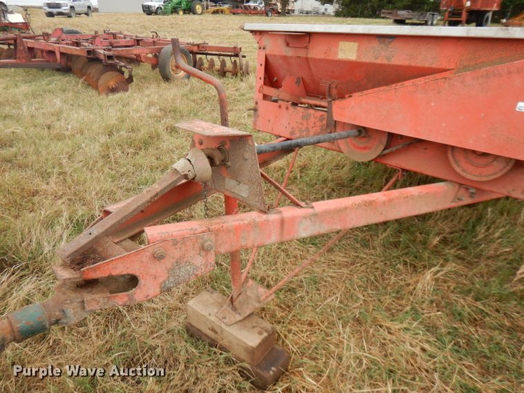 image for item FW9824 Massey-Ferguson 110 manure spreader