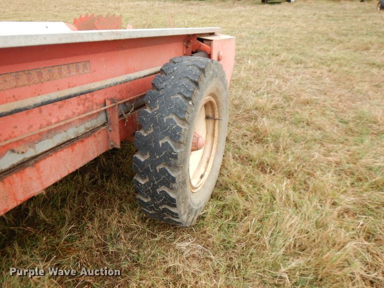image for item FW9824 Massey-Ferguson 110 manure spreader