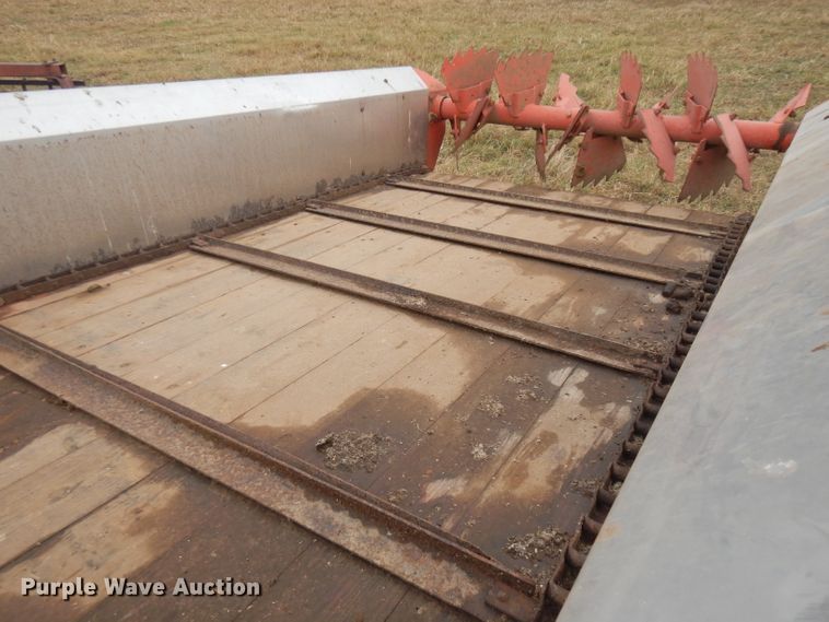 image for item FW9824 Massey-Ferguson 110 manure spreader