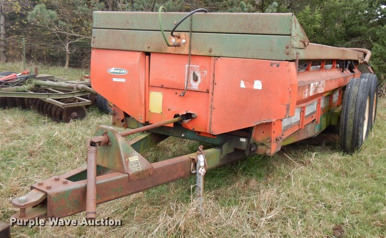 image for item FW9825 New Idea 245 manure spreader