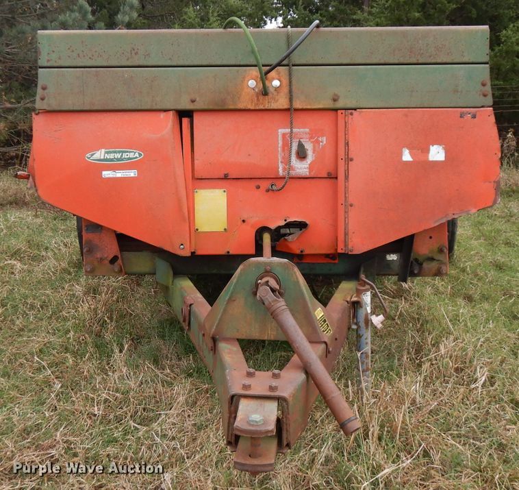 image for item FW9825 New Idea 245 manure spreader
