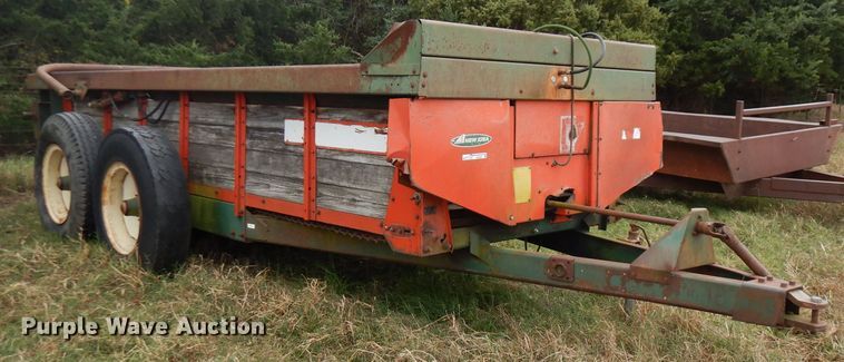 image for item FW9825 New Idea 245 manure spreader