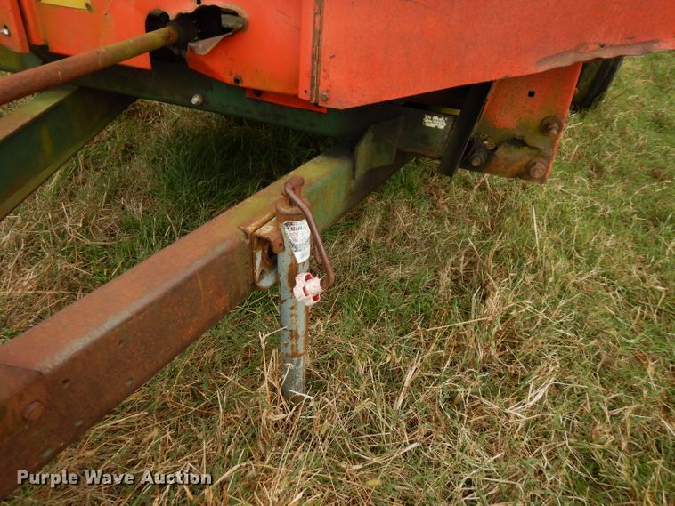 image for item FW9825 New Idea 245 manure spreader