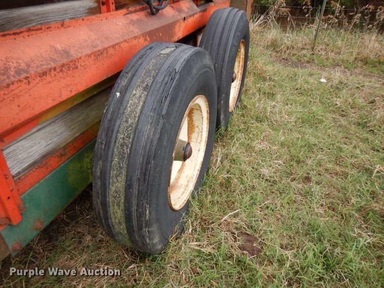 image for item FW9825 New Idea 245 manure spreader