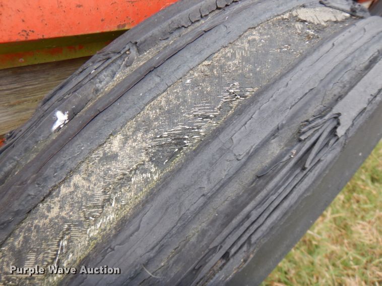 image for item FW9825 New Idea 245 manure spreader