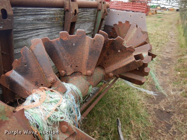 image for item FW9825 New Idea 245 manure spreader