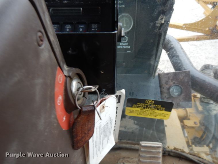 image for item FW9838 2001 Ag-Chem RoGator 854  sprayer