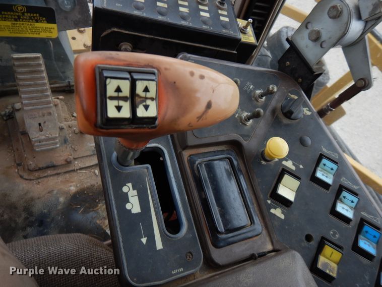 image for item FW9838 2001 Ag-Chem RoGator 854  sprayer