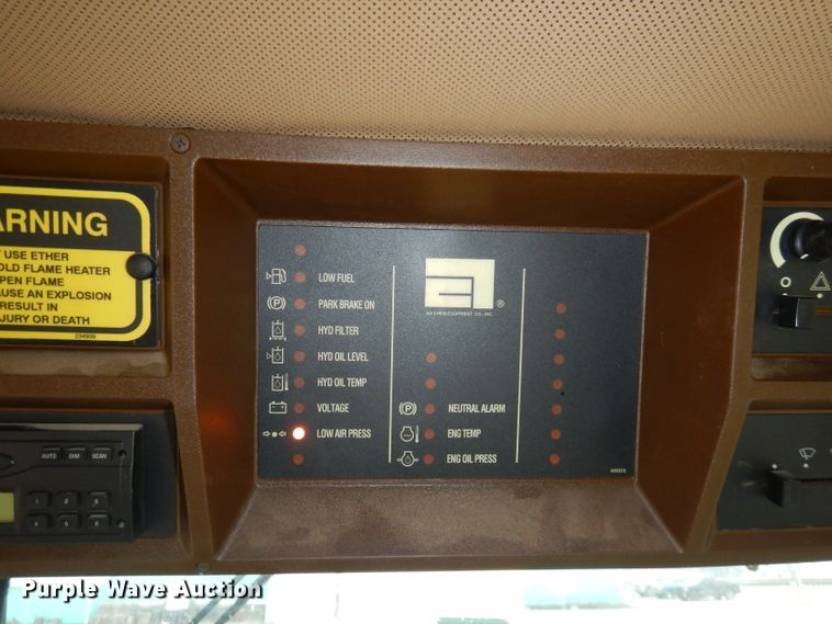 image for item FW9838 2001 Ag-Chem RoGator 854  sprayer