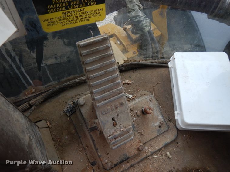 image for item FW9838 2001 Ag-Chem RoGator 854  sprayer