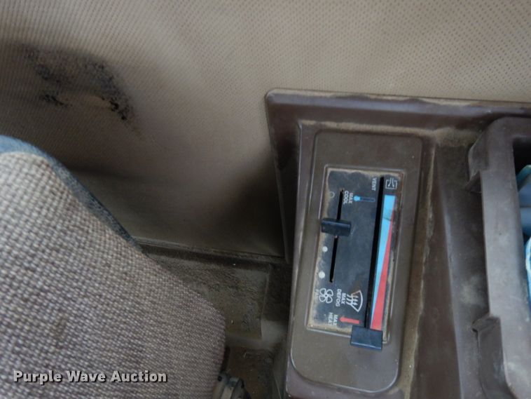 image for item FW9838 2001 Ag-Chem RoGator 854  sprayer