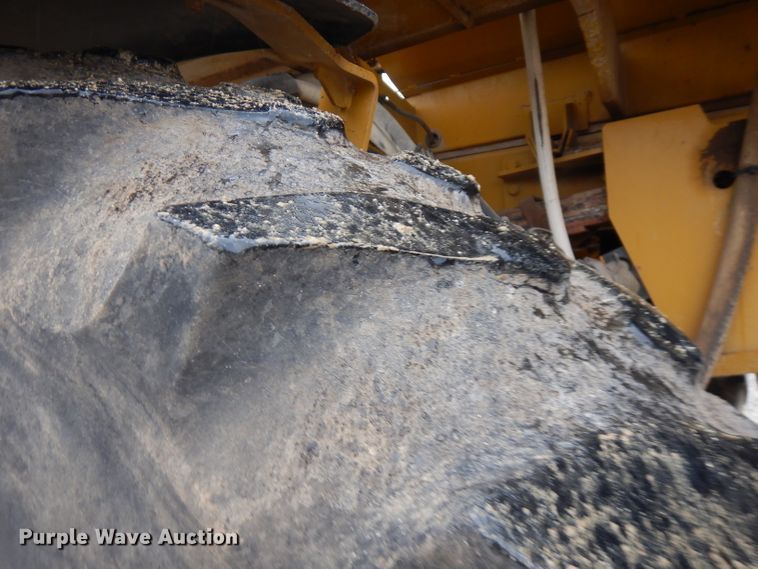 image for item FW9838 2001 Ag-Chem RoGator 854  sprayer