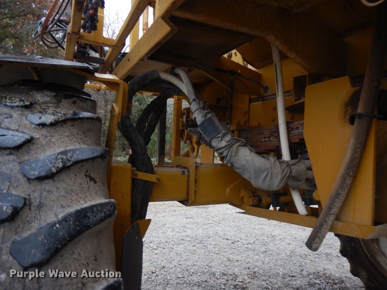 image for item FW9838 2001 Ag-Chem RoGator 854  sprayer