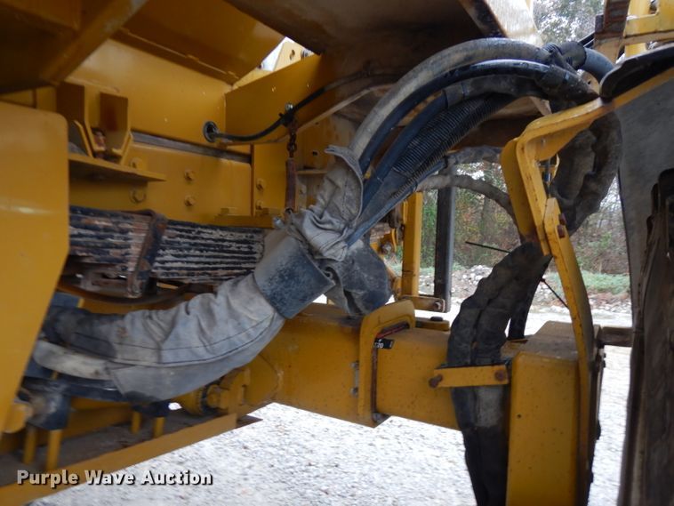 image for item FW9838 2001 Ag-Chem RoGator 854  sprayer