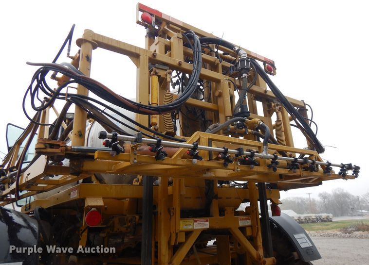 image for item FW9838 2001 Ag-Chem RoGator 854  sprayer