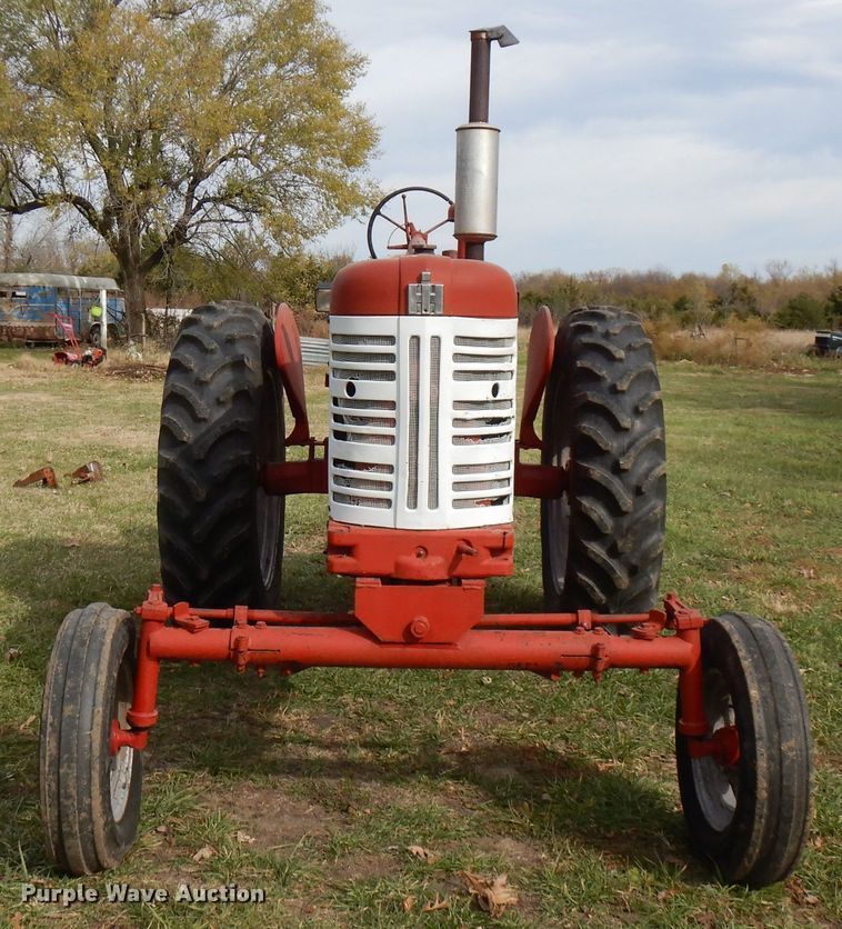 image for item FW9892 1954 International Farmall 400  tractor