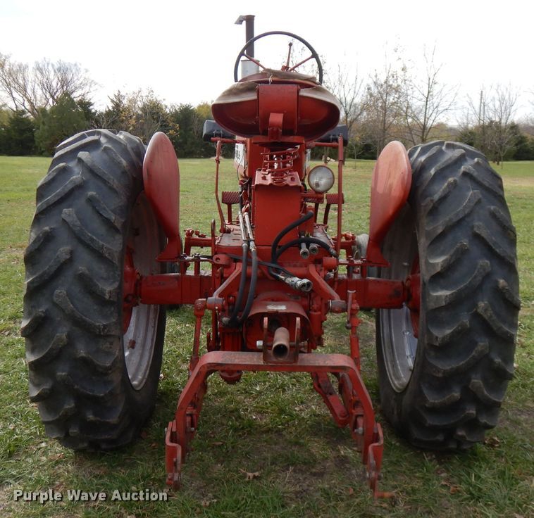 image for item FW9892 1954 International Farmall 400  tractor
