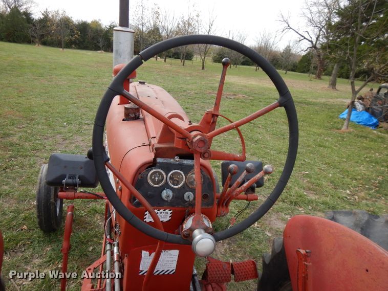 image for item FW9892 1954 International Farmall 400  tractor