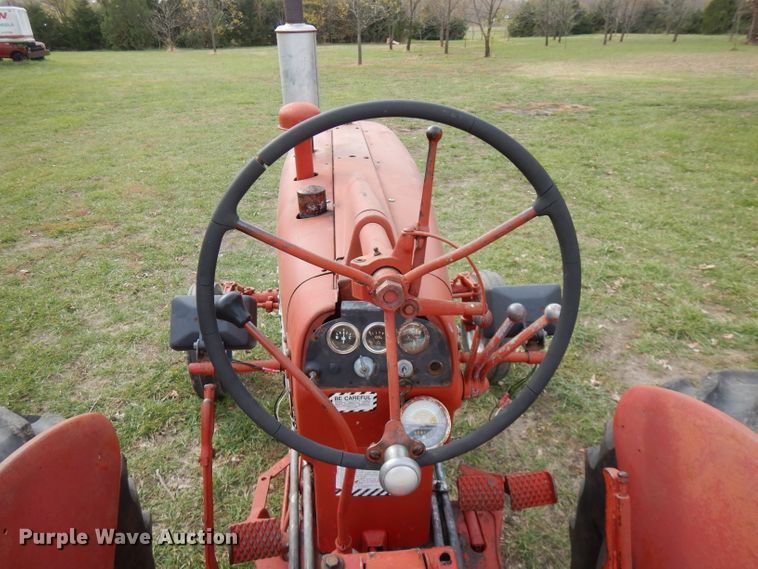 image for item FW9892 1954 International Farmall 400  tractor