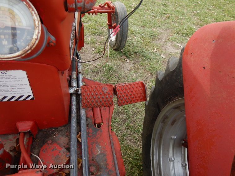 image for item FW9892 1954 International Farmall 400  tractor