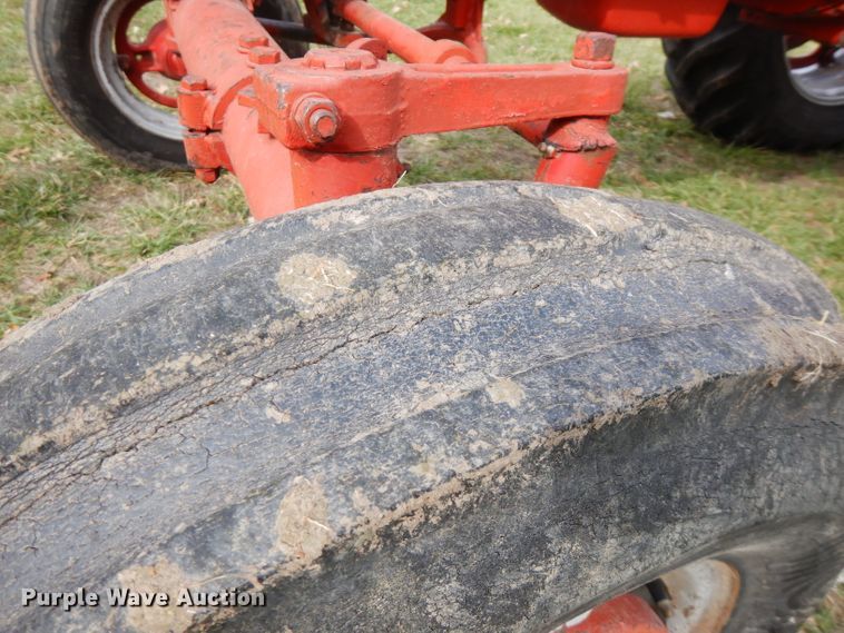 image for item FW9892 1954 International Farmall 400  tractor