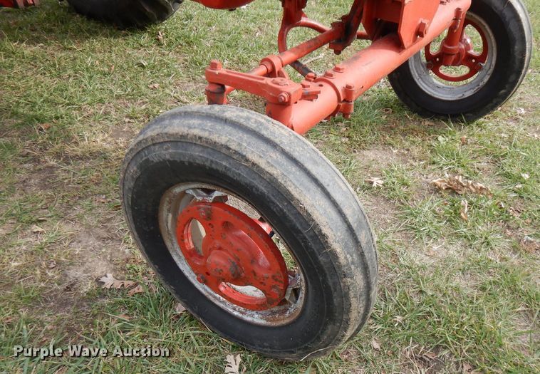 image for item FW9892 1954 International Farmall 400  tractor