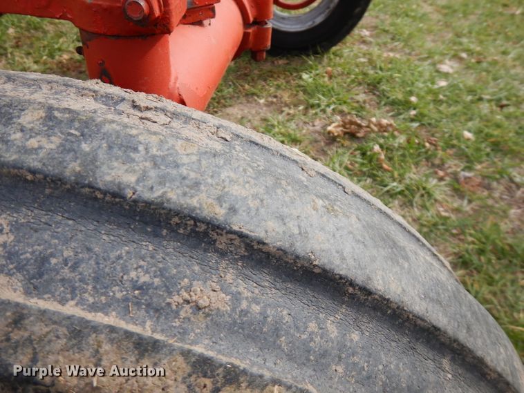 image for item FW9892 1954 International Farmall 400  tractor