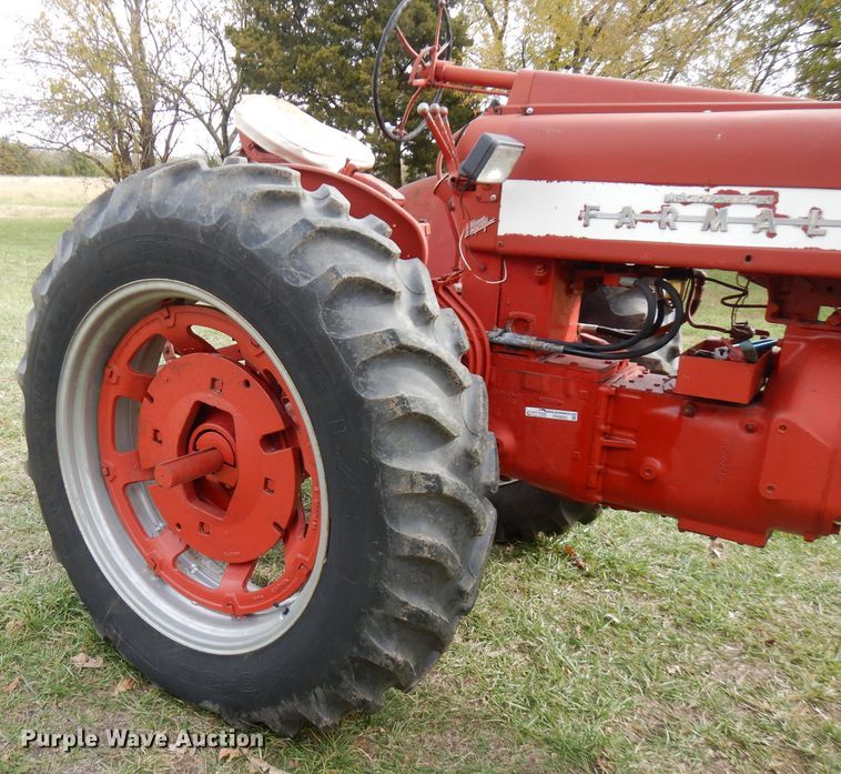 image for item FW9892 1954 International Farmall 400  tractor