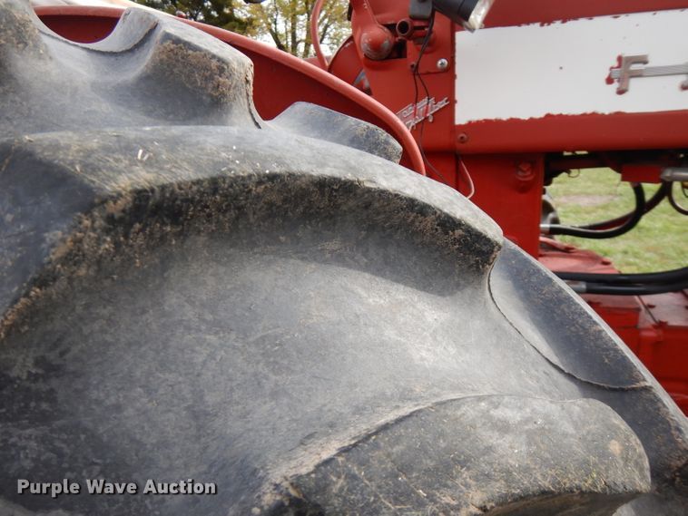 image for item FW9892 1954 International Farmall 400  tractor