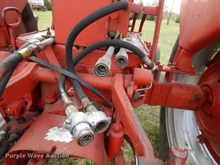 image for item FW9892 1954 International Farmall 400  tractor