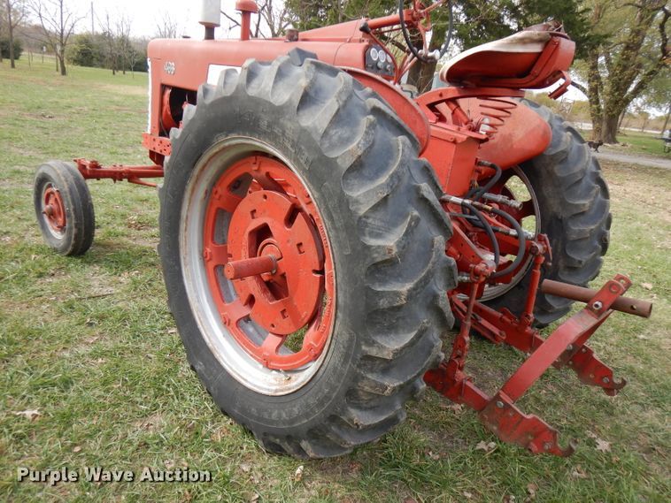 image for item FW9892 1954 International Farmall 400  tractor