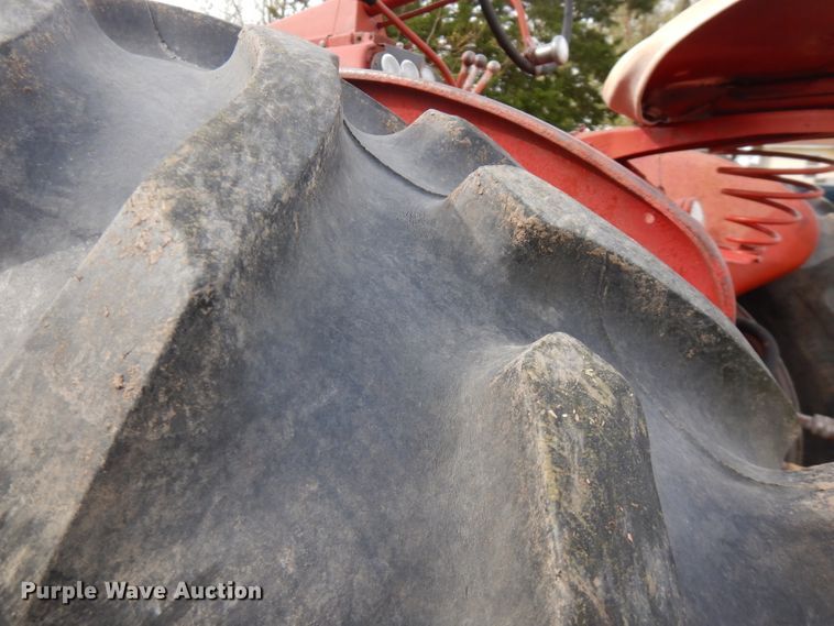 image for item FW9892 1954 International Farmall 400  tractor