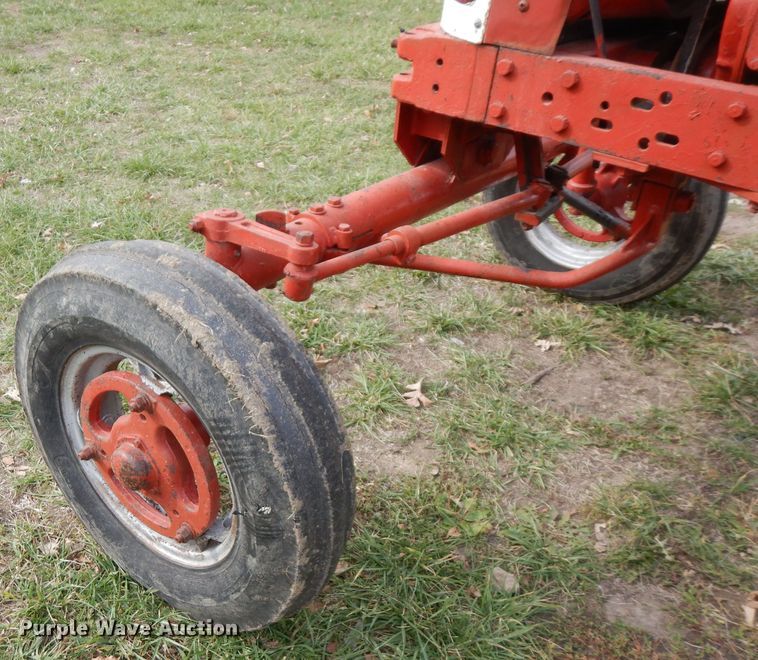image for item FW9892 1954 International Farmall 400  tractor