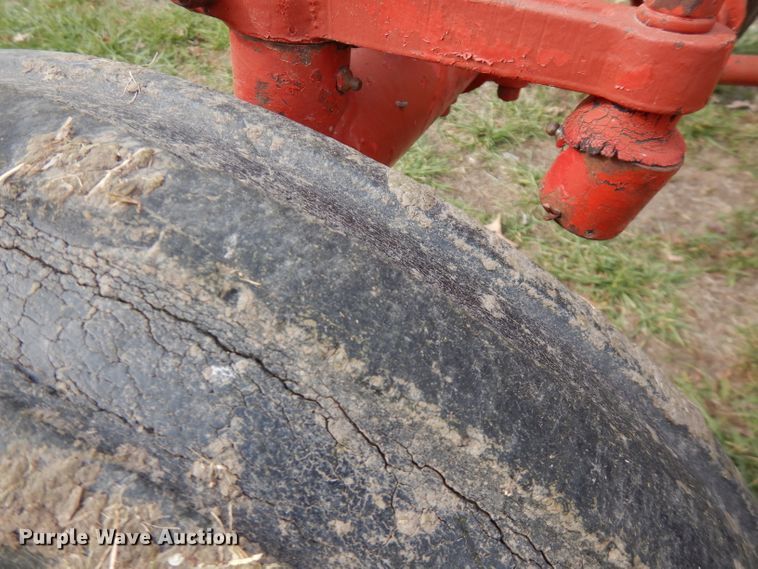 image for item FW9892 1954 International Farmall 400  tractor