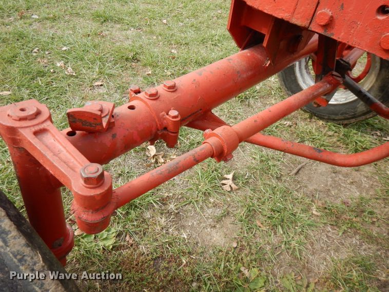 image for item FW9892 1954 International Farmall 400  tractor