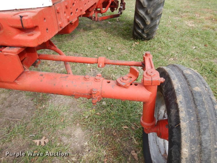image for item FW9892 1954 International Farmall 400  tractor