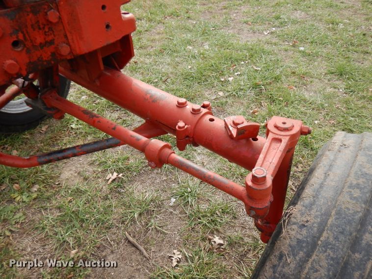 image for item FW9892 1954 International Farmall 400  tractor