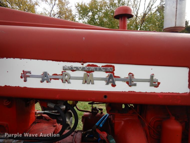 image for item FW9892 1954 International Farmall 400  tractor
