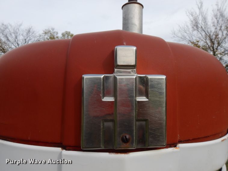 image for item FW9892 1954 International Farmall 400  tractor