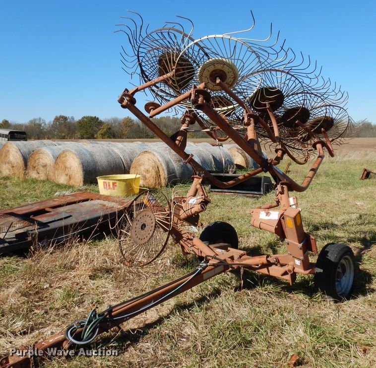 M&W hay rake in Mound City, KS | Item GJ9553 sold | Purple Wave