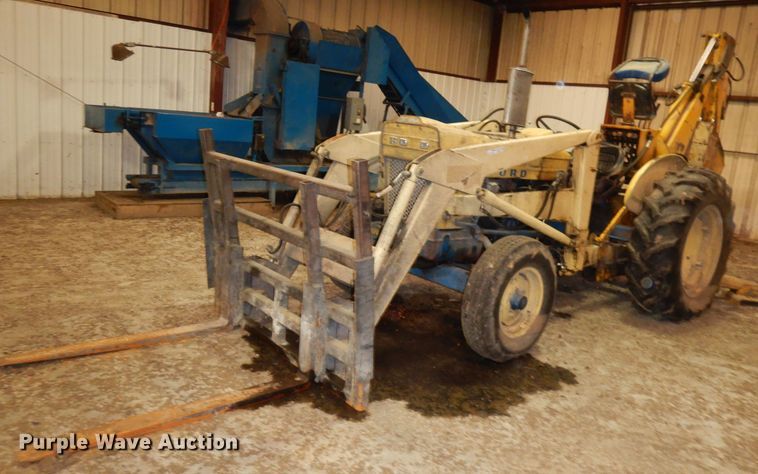 image for item GJ9558 Ford 3300  tractor