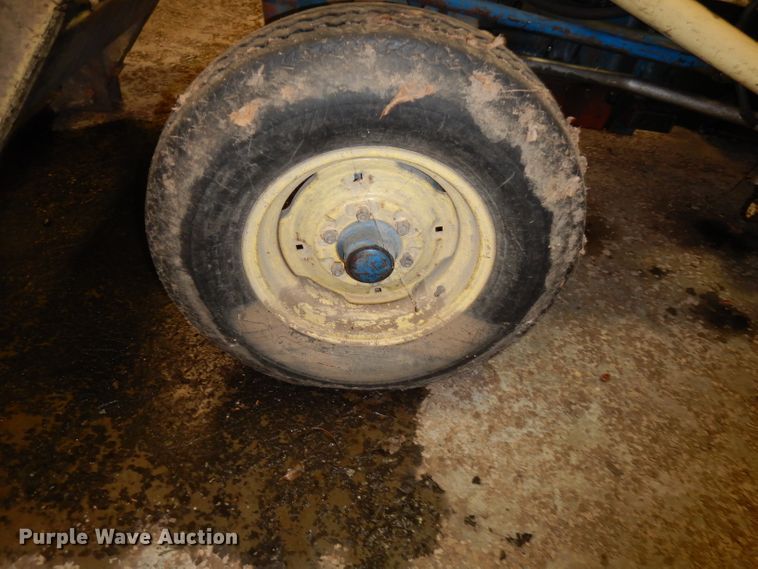 image for item GJ9558 Ford 3300  tractor